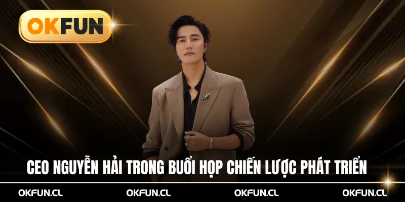 CEO Nguyễn Hải trong buổi họp chiến lược phát triển